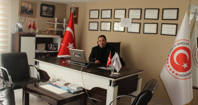 Gençlik ve Spor Konfederasyonu Karşıyaka İlçe Başkanı 8 Mart'ı kutladı