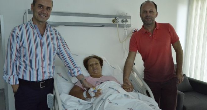 Göbek deliğinden çifte ameliyat 