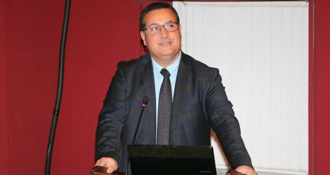 Göğüs cerrahı çektiği fotoğrafları şiirler anlattı...