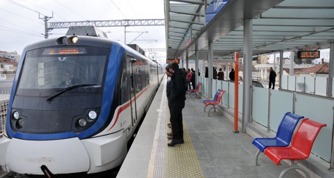 Greve katılmayan makinistler İZBAN seferlerine başladı