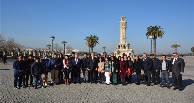 Hakkarili öğrenciler sömestr tatilini İzmir'de geçirdi