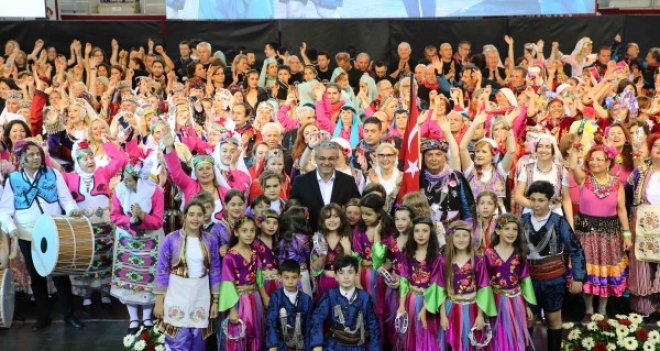 Halk dansları kursları 26 yöre oyunuyla final yaptı...