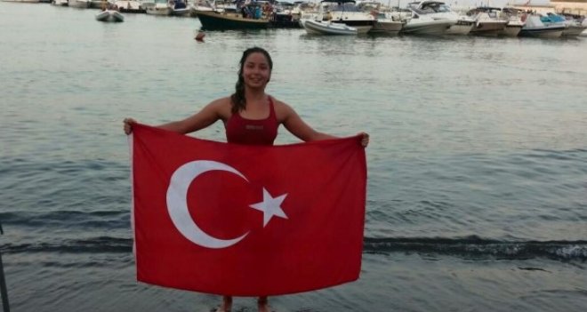 Hedefi Manş Denizi’ni geçen en genç Türk kadın yüzücü olmak!