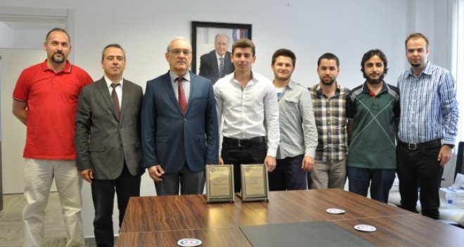 HEM İKİNCİLİK HEM ÜÇÜNCÜLÜK İZMİR ÜNİVERSİTESİ'NİN