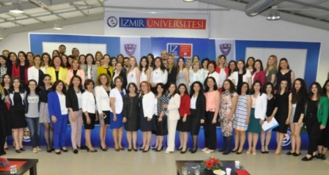 Hemşirelik Haftası açılışı İzmir Üniversitesi’nde yapıldı