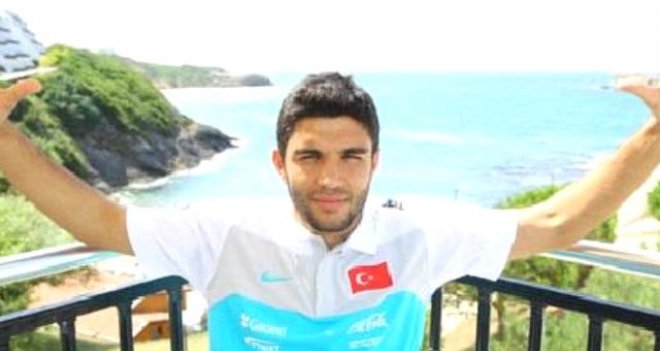 Hiç oynamadan gitti, 100 bin TL alacak...