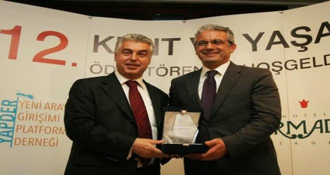 Hüseyin Mutlu Akpınar'a, ''Kente Katkı'' ödülü