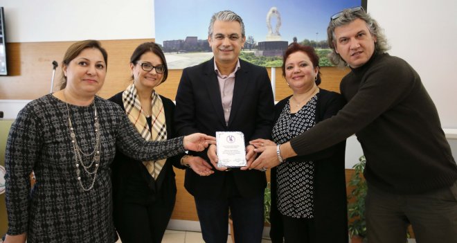 Hüseyin Mutlu Akpınar:''Karşıyaka’da eğitime destek sürecek''