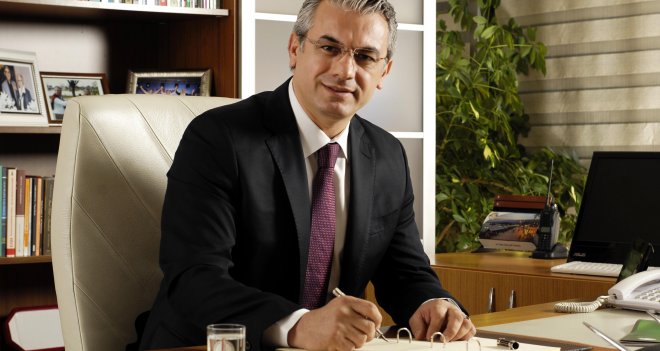 Hüseyin Mutlu Akpınar:''Saygıyla...Bağlılıkla...''