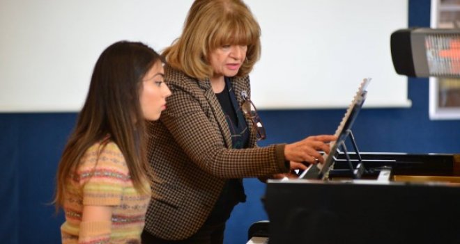 İdil Biret konser piyanistliğinin sırlarını öğretti