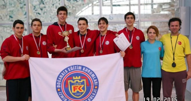 İFK'lı yüzücüler Türkiye şampiyonluğuna ilerliyor