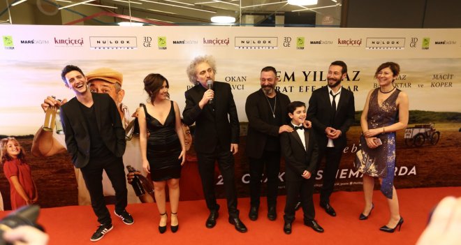 ''İftarlık Gazoz'' filminin İzmir Galası Karşıyaka'da yapıldı