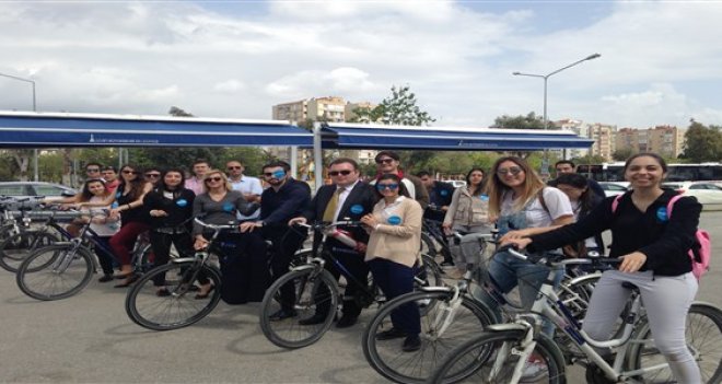 İş kıyafetlerini giydiler, pedala bastılar