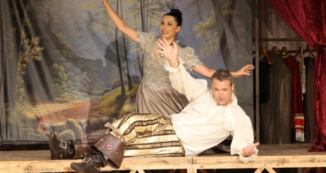 İstibdat Kumpanyası kahkaya boğdu