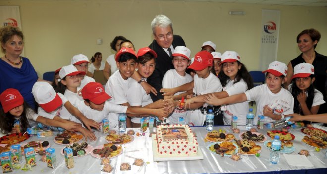 İZBAN, çocuklar gibi şen...