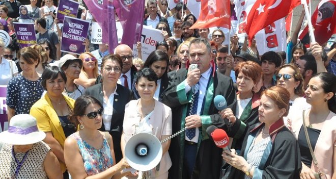 İzmir Barosu, tacizci müdür davasına müdahil oldu
