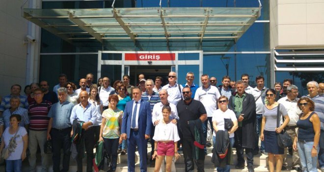 İzmir Barosu'ndan, üye avukata destek