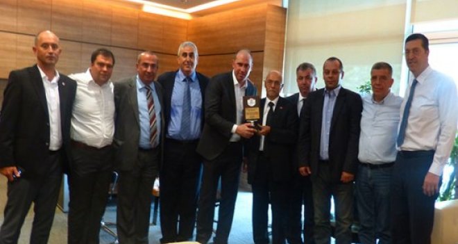 İzmir basketbol camiası Harun Erdenay'yı ziyaret etti