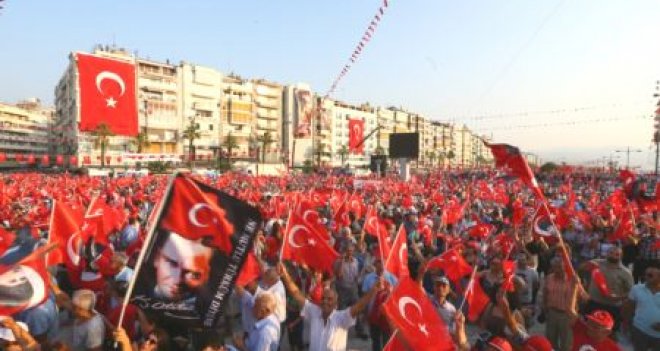 İzmir demokrasiye sahip çıktı