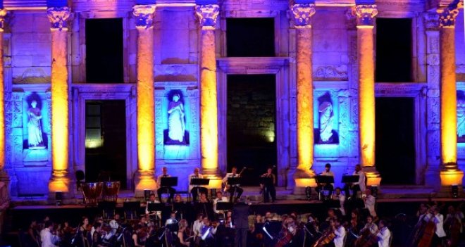 İzmir Festivali'nde unutulmaz Celsus gecesi