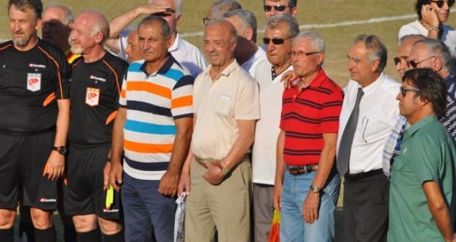 İzmir futbolunun efsaneleri Alsancak Stadı'nda buluştu
