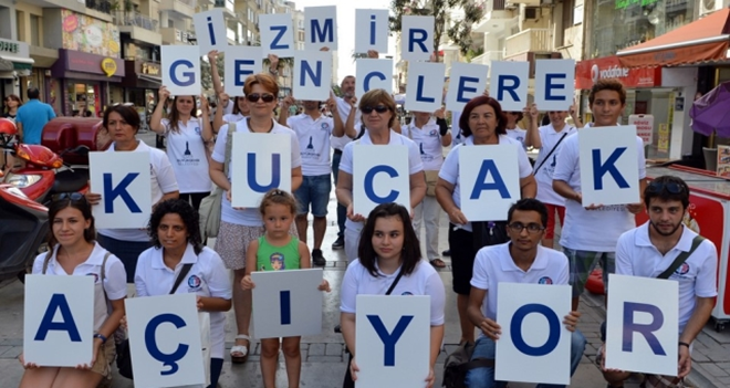 İzmir gençlere kucak açıyor...