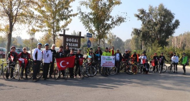İzmir Karşıyaka Dağcılık Kulübü Atatürk'ü bisiklet turuyla andı