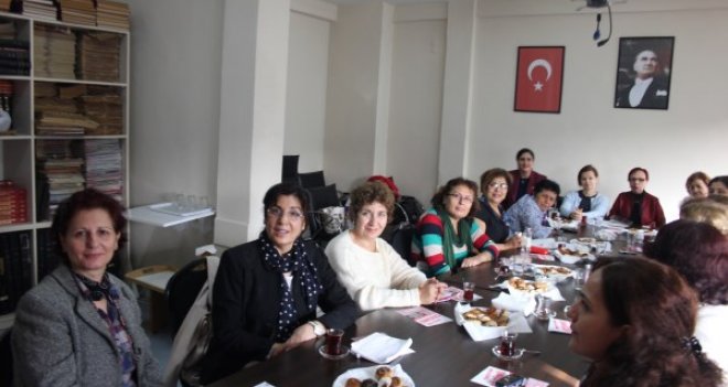 İzmir Kent Konseyi Kadın Meclisi'nden Öncü Kadın'a ziyaret