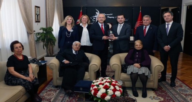 İzmir Kültür ve Dayanışma Derneği'nden Kılıçdaroğlu'na ziyaret