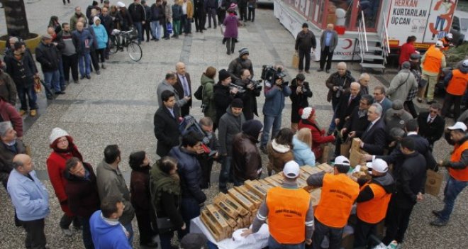 İzmir OBM: Ağaç Kesmeyelim Fidan Dikelim