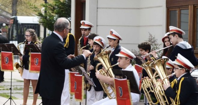 İzmir Özel Türk Koleji bando çalgılarını MÜZİKSEV'e bağışladı