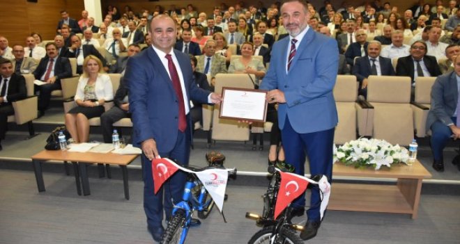 ''İzmir sana kanım feda'' projesine katılan okullar ödüllendirildi