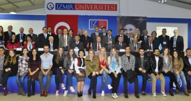 İzmir Üniversitesi, 35. KIBATEK Uluslararası Edebiyat Şölenine ev sahipliği yaptı