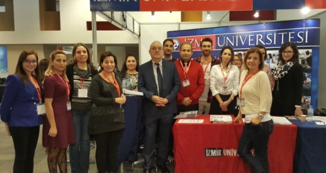 İzmir Üniversitesi eğitim fuarına Rektör Erciyeş ile katıldı