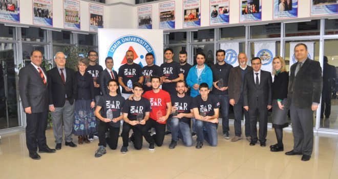 İzmir Üniversitesi Erkek Voleybol Takımı 3. Lig’de