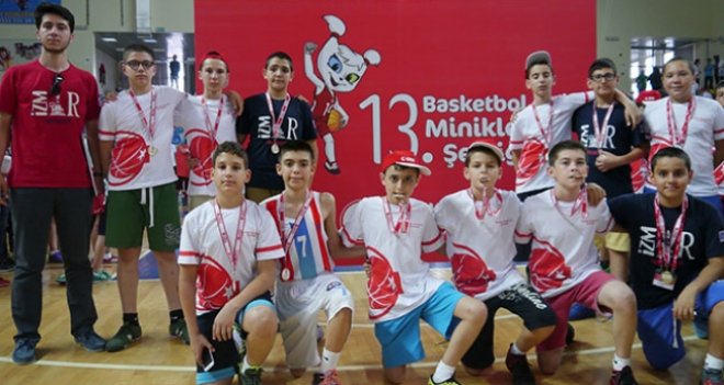 İzmir Üniversitesi minik basketbolcularından büyük başarı