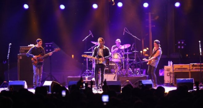 İzmir Üniversitesi öğrencileri ''Duman'' ile baharı karşıladı