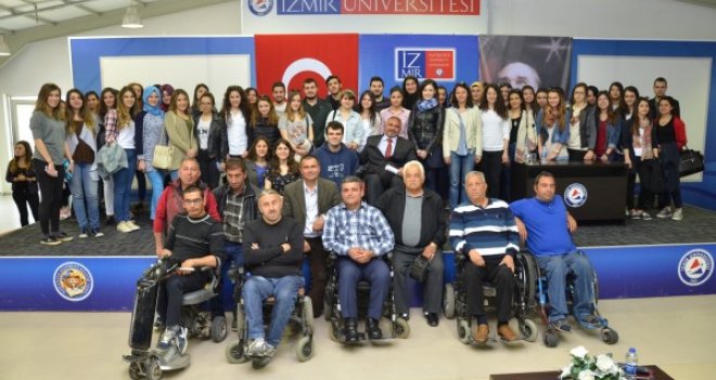 İzmir Üniversitesi öğrencileri ''Engelsiz bir dünya'' için buluştu
