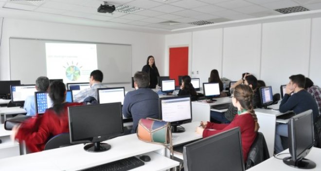 İzmir Üniversitesi öğrencileri IBM Mobil Geliştirme ve Bulut Çözümleri eğitimi aldı