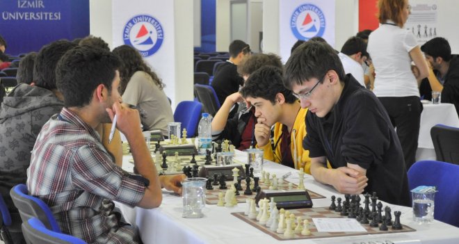 İzmir Üniversitesi Takım Satranç Turnuvası başlıyor