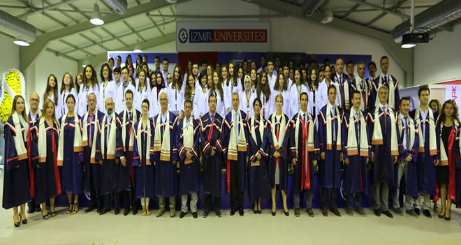İzmir Üniversitesi Tıp Fakültesi üçüncü eğitim yılına başladı