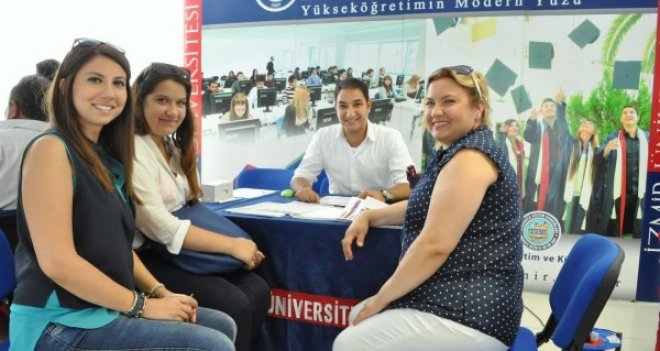 İzmir Üniversitesi’nde kayıtlara özel konforlu hizmet