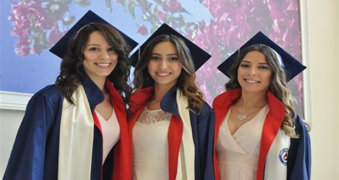 İzmir Üniversitesinde mezuniyet heyecanı yaşanacak