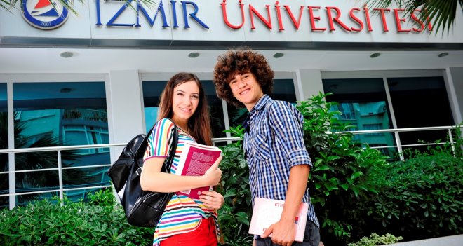 İzmir Üniversitesi'nde öğrenilen dil tüm Dünya'da geçerli