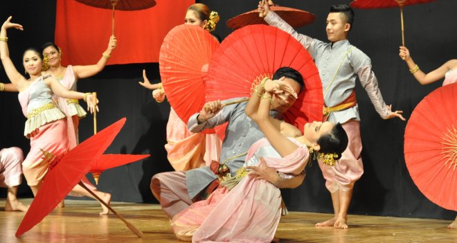 İzmir Üniversitesi’nde Tayland klasik dansı eğitimi