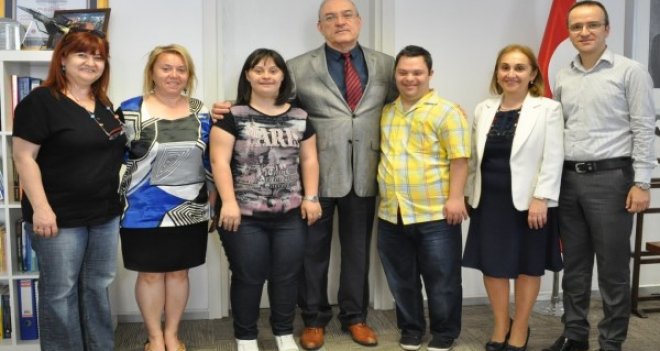 İzmir Üniversitesi’nden anlamlı destek