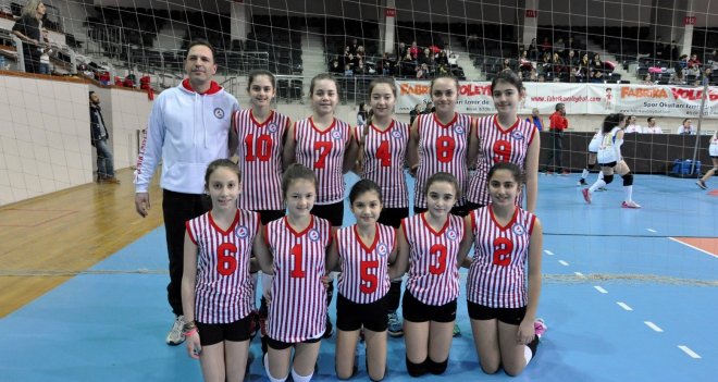 İzmir Üniversitesi’nin minik yıldızlarından büyük başarı