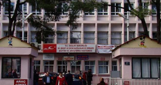 İzmir'de 2 hastanede 100'den fazla kişi yemekten zehirlendi