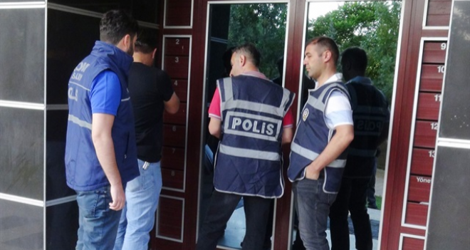 İzmir'de 3 dernekte Fetö Operasyonu; 53 gözaltı