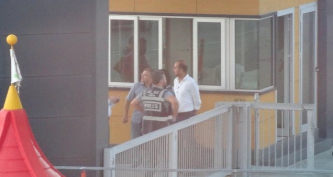 İzmir'de 30 okula baskın